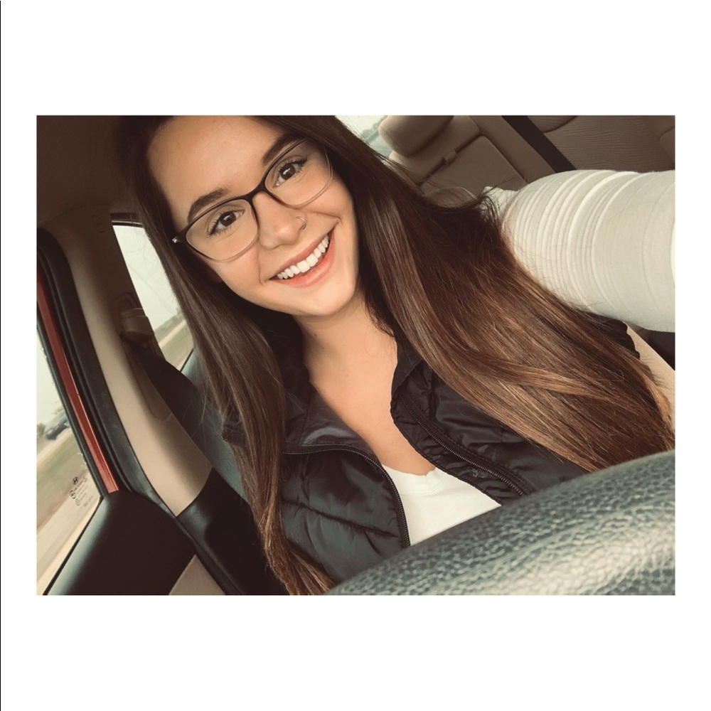 Meet your Posher, Emily